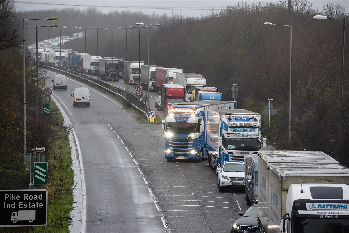 Kamiondžije zaglavljene u Doveru počele da prelaze u Francusku