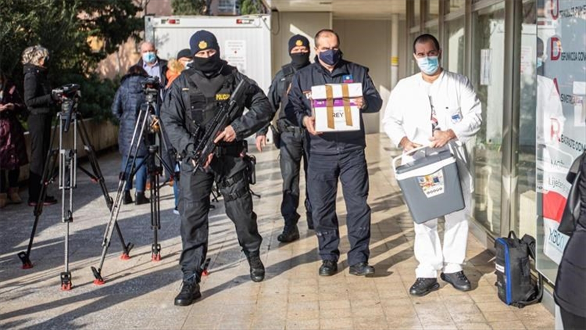 Hrvatska: Cjepivo prevezeno u pratnji policije