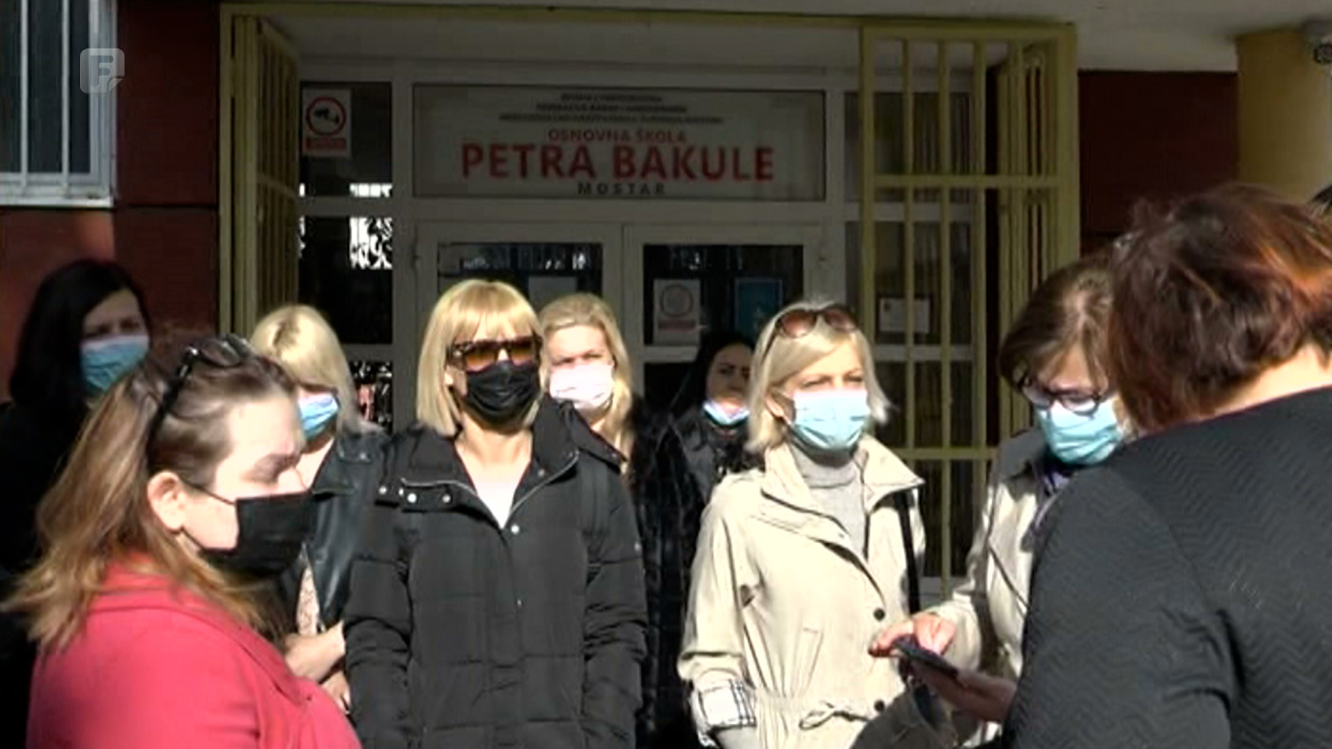 Prosvjed roditelja ispred Osnovne škole ‘Petra Bakule’ u Mostaru