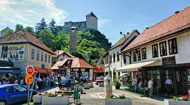 Tešanj: Kameni spomenik knjizi