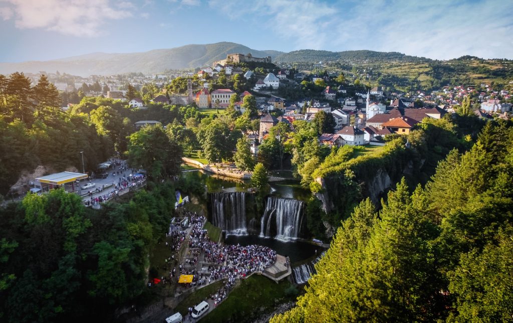 Adrenalinska predstava na vodopadu u Jajcu