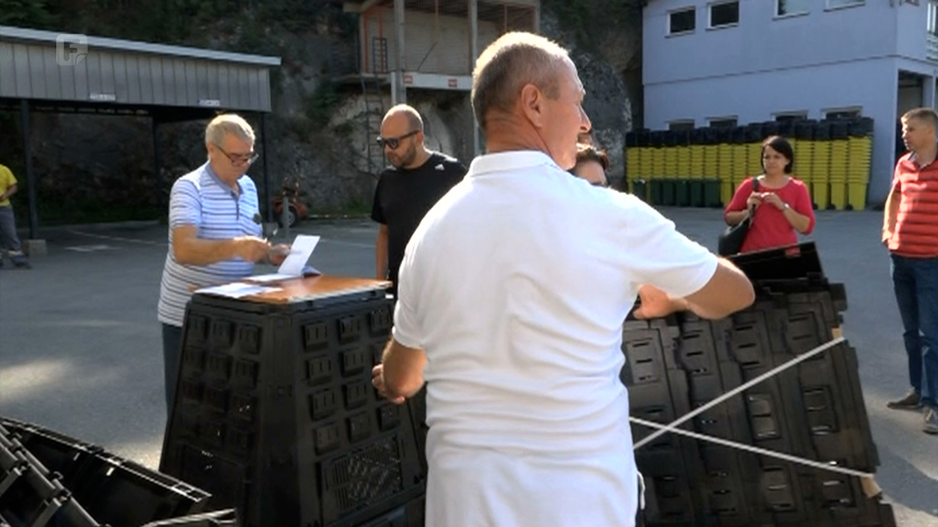 U Tešnju podijeljeni komposteri za bolje upravljanje otpadom