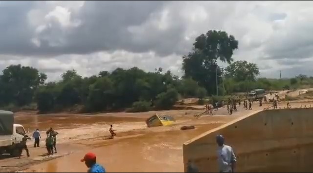 Autobus sletio u rijeku u Keniji, najmanje 20 mrtvih