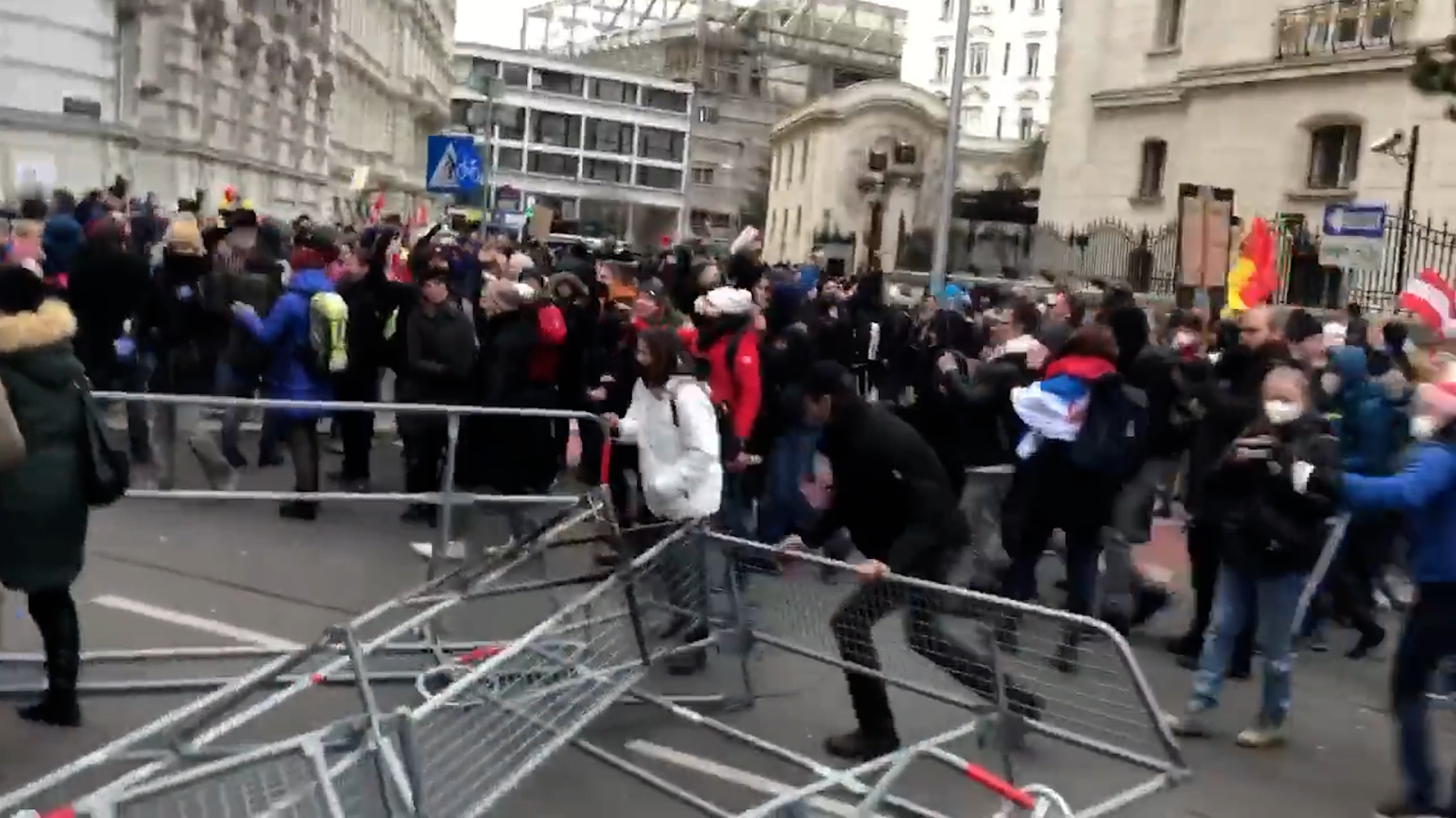 U Beču sukob učesnika protesta protiv Covid mjera i policije