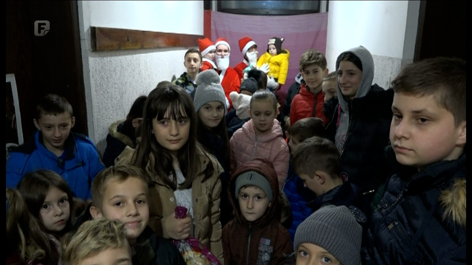Udruženje civilnih žrtava rata iz Tešnja organiziralo podjelu novogodišnjih paketića