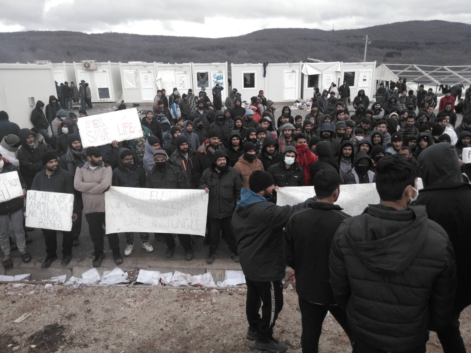 Migranti i dalje protestuju, četvrti dan kako odbijaju hranu