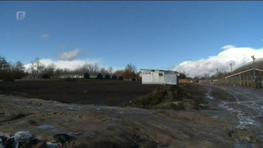 Kreveti stoje u hladnim šatorima, migranti pod otvorenim nebom