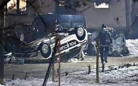 Neredi u Prihvatnom centru Blažuj, povrijeđena dva policajca, oštećeno 20 policijskih vozila