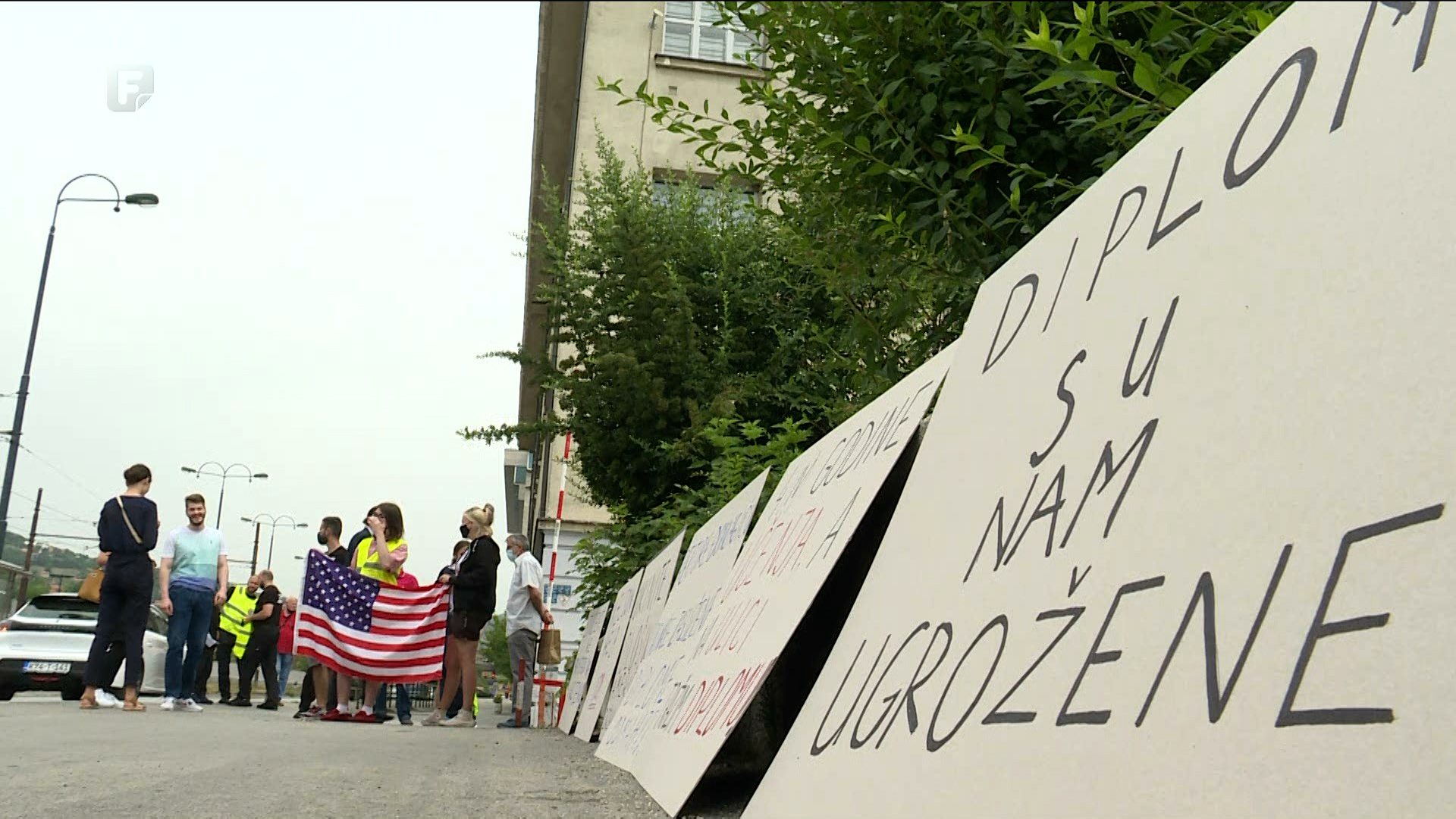 Studenti Američkog univerziteta u BiH održali protest ispred zgrade ambasade SAD-a