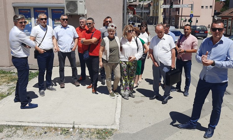 GV Bihać o problemu okupljanja velikog broja migranata u kladionicama