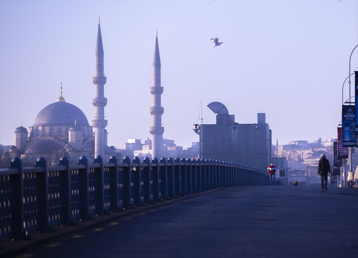 Puste istanbulske ulice tokom višednevnog policijskog sata