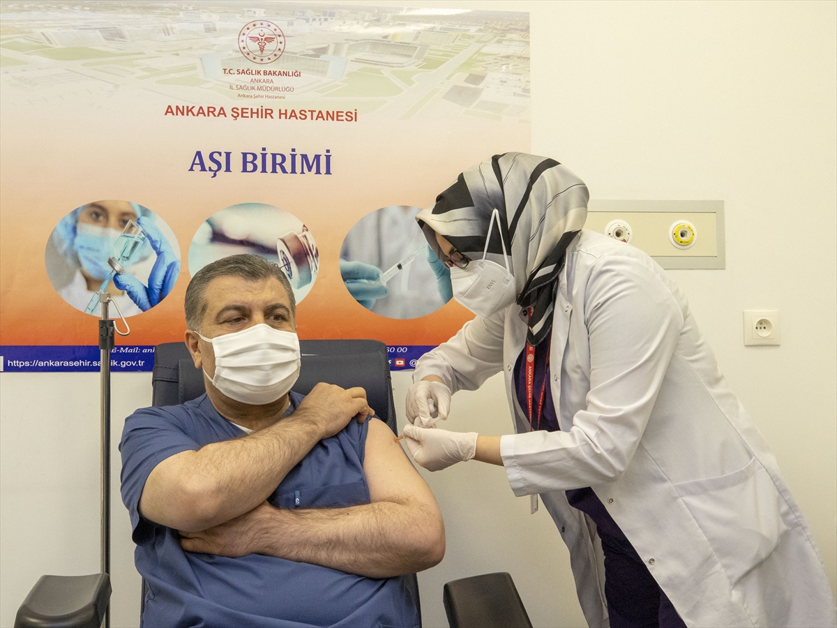 Turska: Ministar zdravstva prvi primio vakcinu