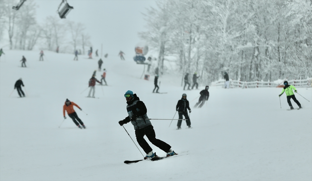 Olimpijsku ljepoticu Bjelašnicu okupirali brojni posjetioci i skijaši