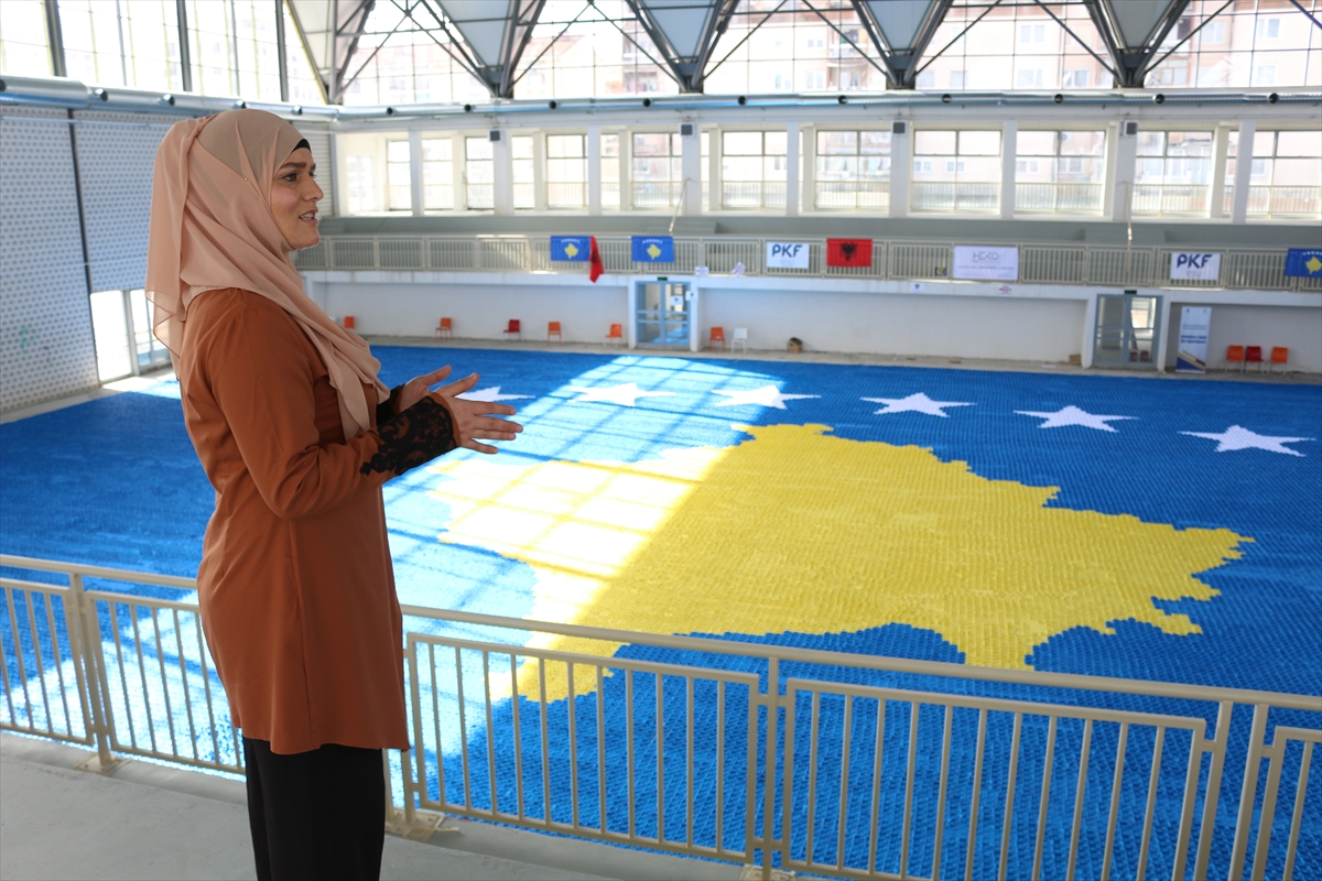 Oborila Ginisov rekord: Uradila najveći origami mozaik zastave Kosova