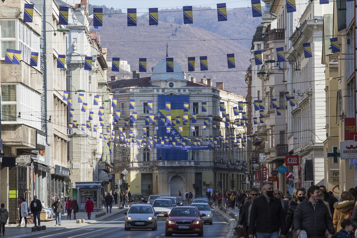 Uoči Dana nezavisnosti BiH: Svečana atmosfera na ulicama Sarajeva