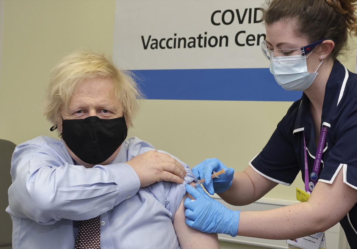 Britanski premijer Boris Johnson primio vakcinu AstraZeneca