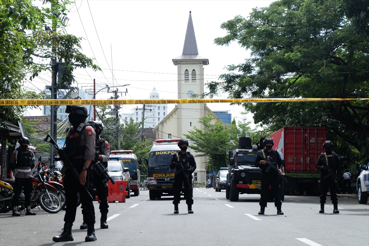 U napadu na crkvu u Indoneziji poginula jedna, povrijeđeno 14 osoba