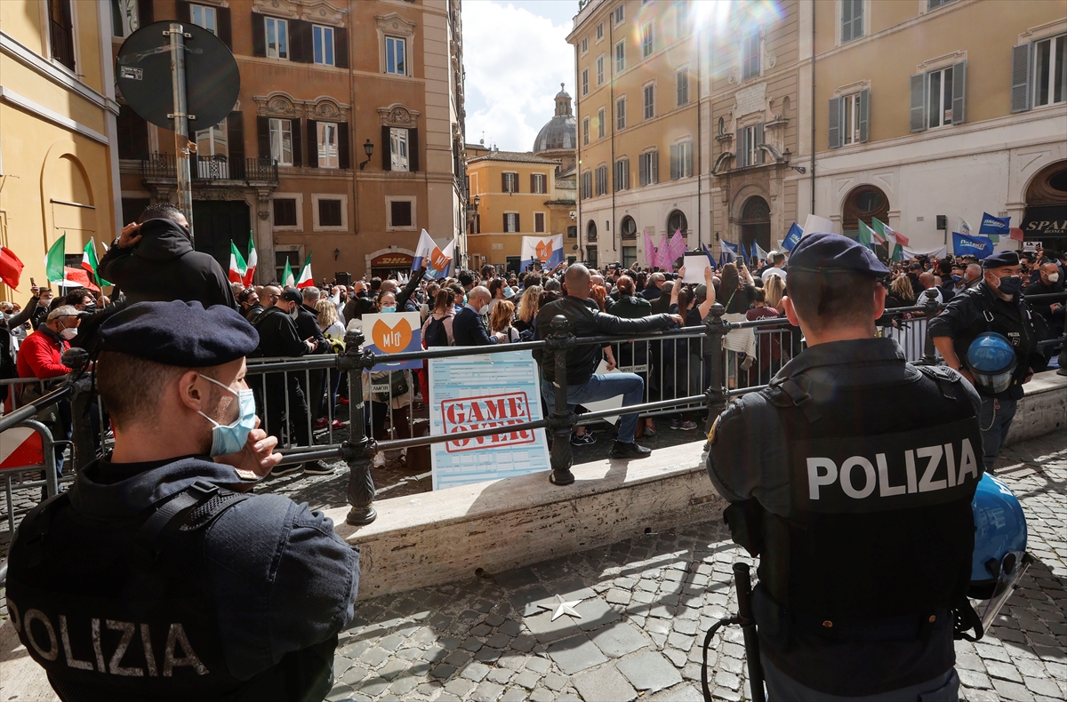 Sukob na protestima protiv epidemioloških mjera u Rimu