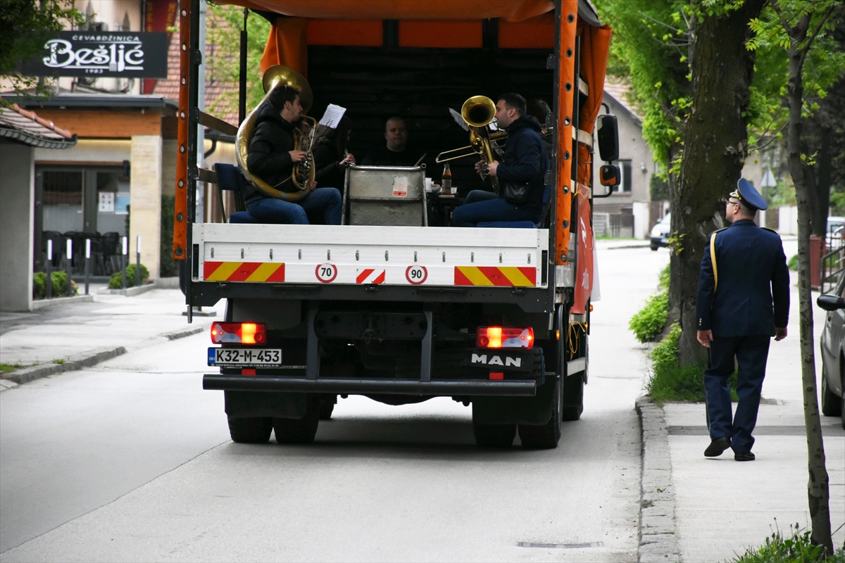 Zeničane muzičari jutros ponovo probudili Prvomajskom budnicom