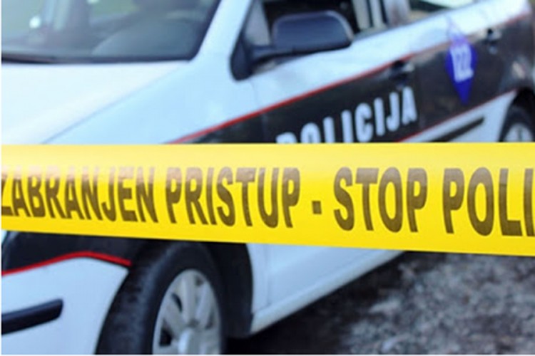 U pretresima pronađeni novac i droga, uhapšen Tuzlak