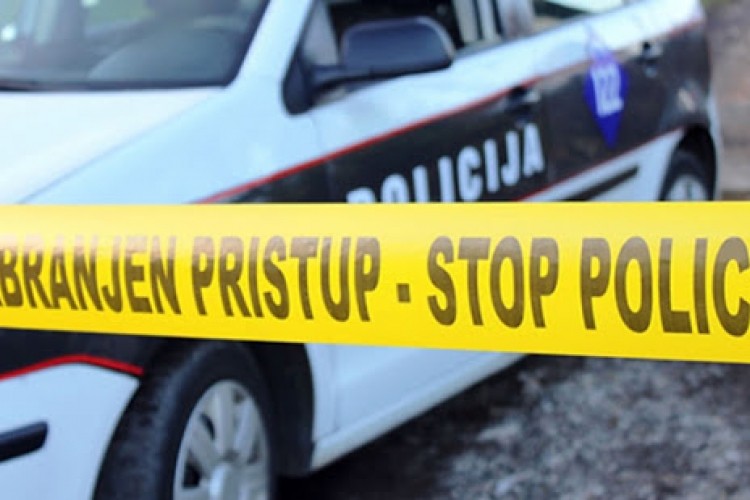 Muškarac poginuo pri slijetanju s puta i udara u drvo
