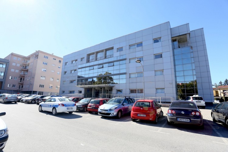 Predložen pritvor za osumnjičenog da je pokušao zapaliti suprugu i sebe
