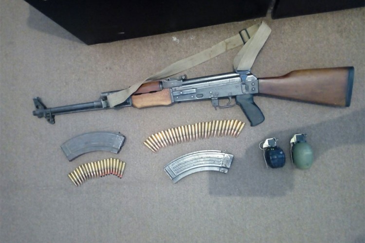 Policija od duševno bolesne žene oduzela pušku i bombe