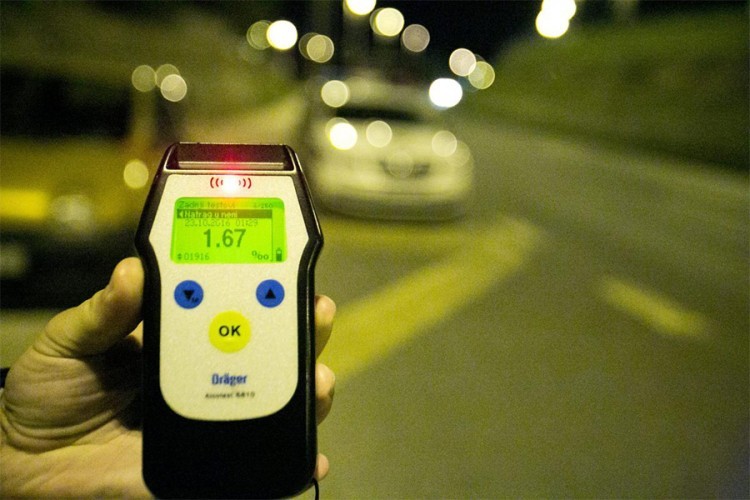 Vozio pijan, razbio alkometar pa uhapšen