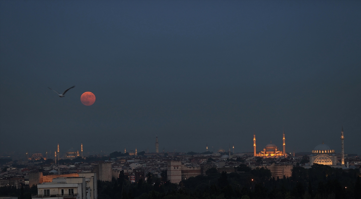 Pun Mjesec Istanbulu dao poseban šarm