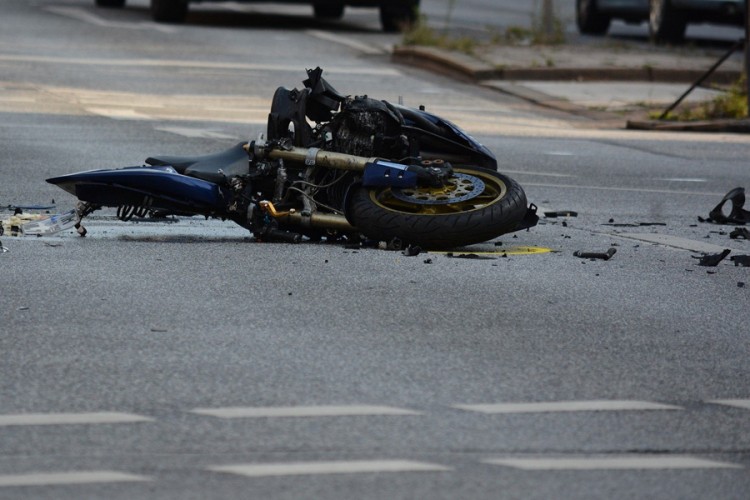 Motociklista i suvozač povrijeđeni u udesu kod Gradiške