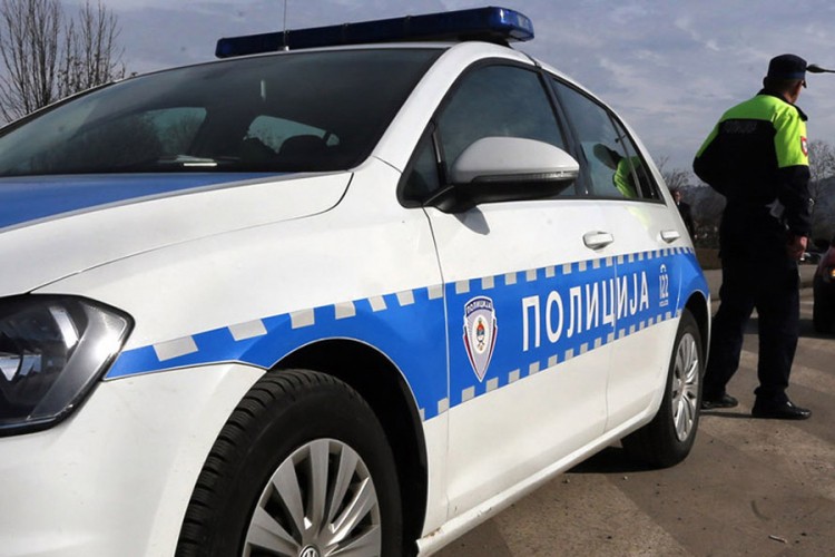 Žena teško povrijeđena, udario je automobil