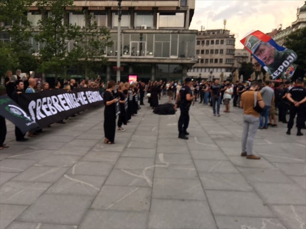 Beograd: Akcija ćutanja u znak sjećanja na žrtve genocida u Srebrenici