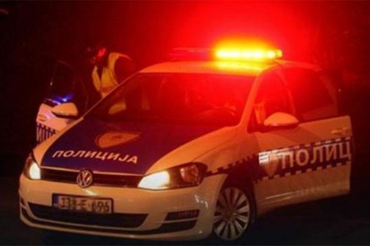 Pijan vozilom sletio sa kolovoza