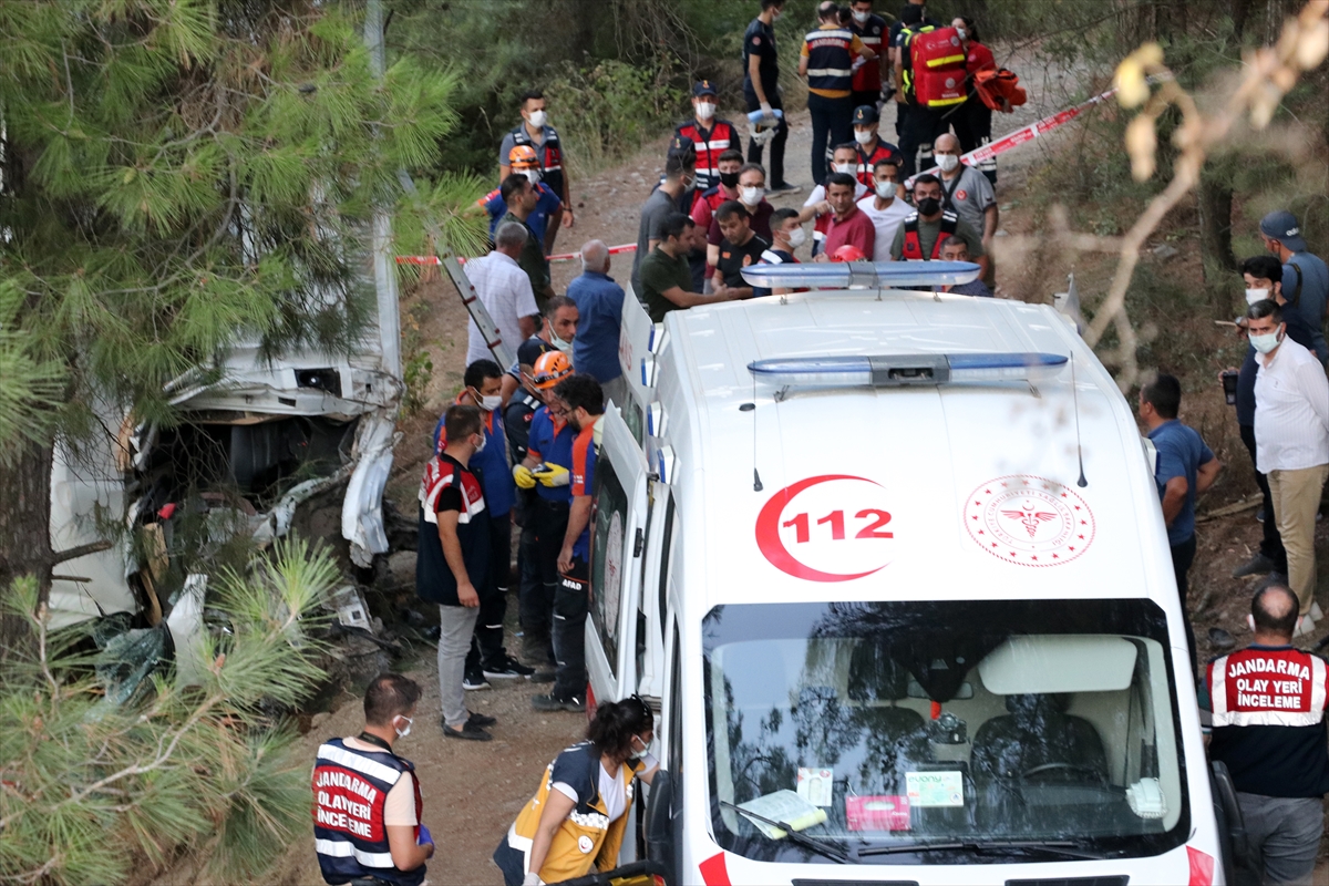 Prevrnuo se minibus u Izmiru, poginulo šest osoba
