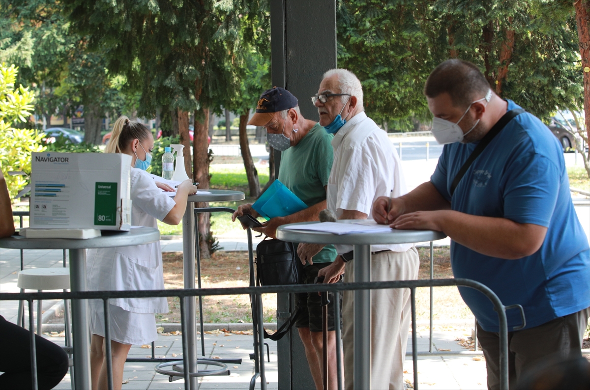 U Srbiji od danas treća doza vakcine