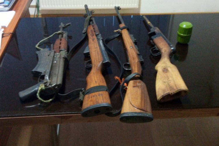 Uhapšene četiri osobe zbog neovlaštenog posjedovanja oružja