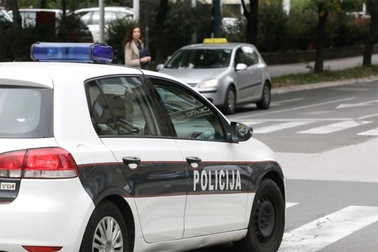 Golf sletio s puta, vozač poginuo