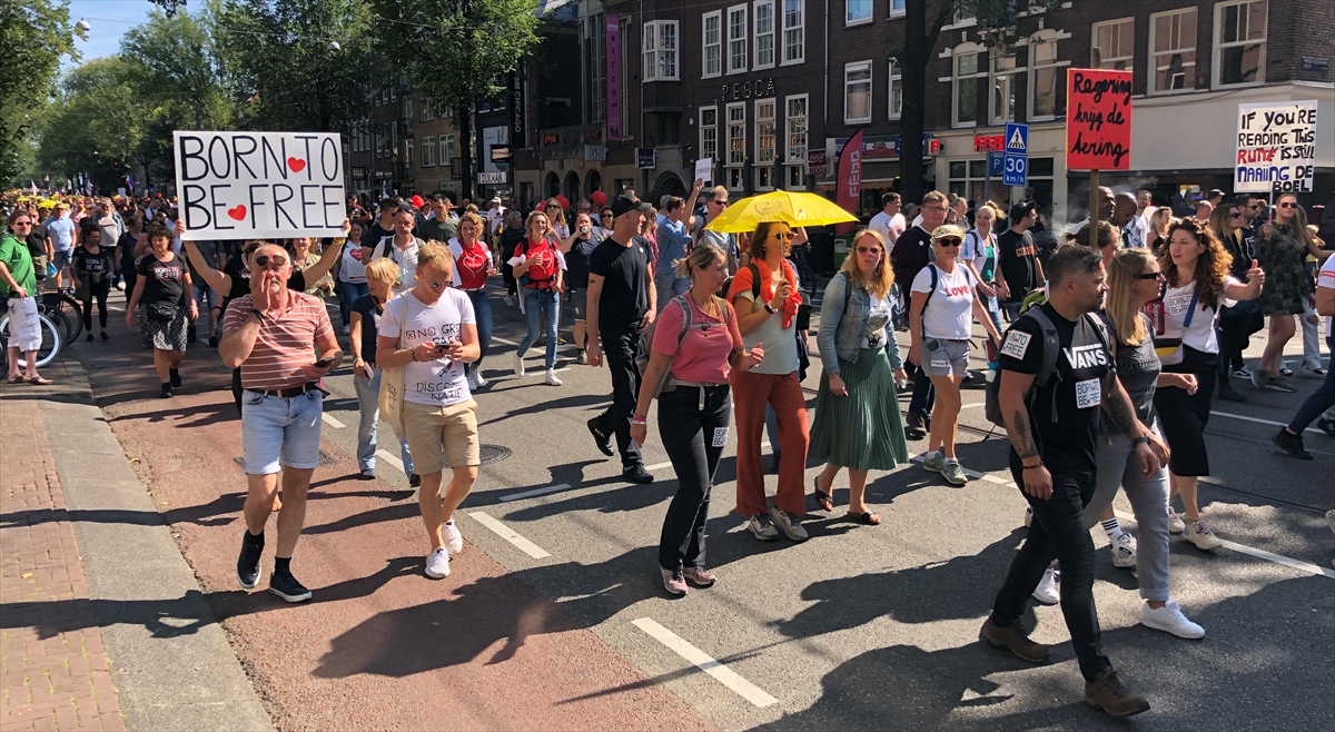 Hiljade ljudi u Holandiji protestovalo protiv obavezne vakcinacije