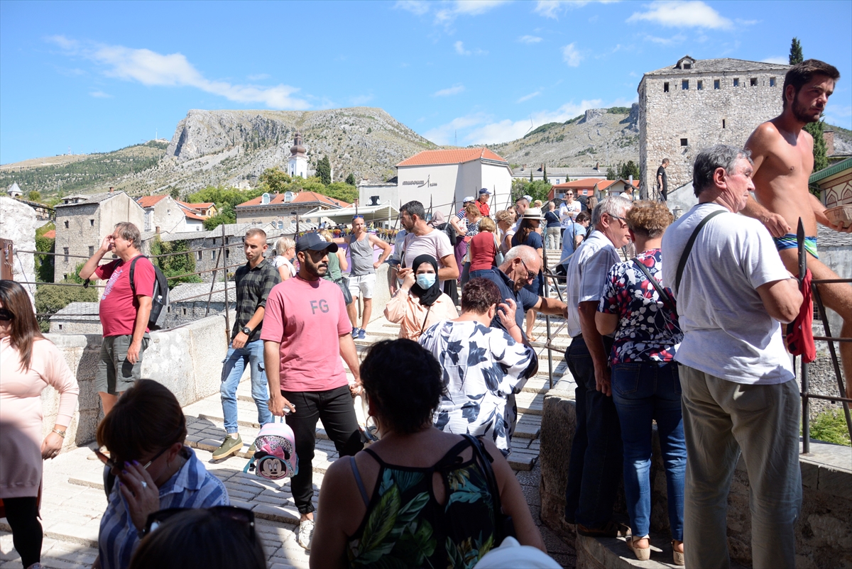 Produžena sezona u BiH: Stari grad u Mostaru i danas preplavili turisti