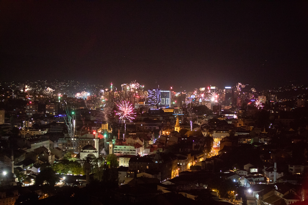Spektakl u Sarajevu: Navijači vatrometom obilježili 100 godina Željezničara