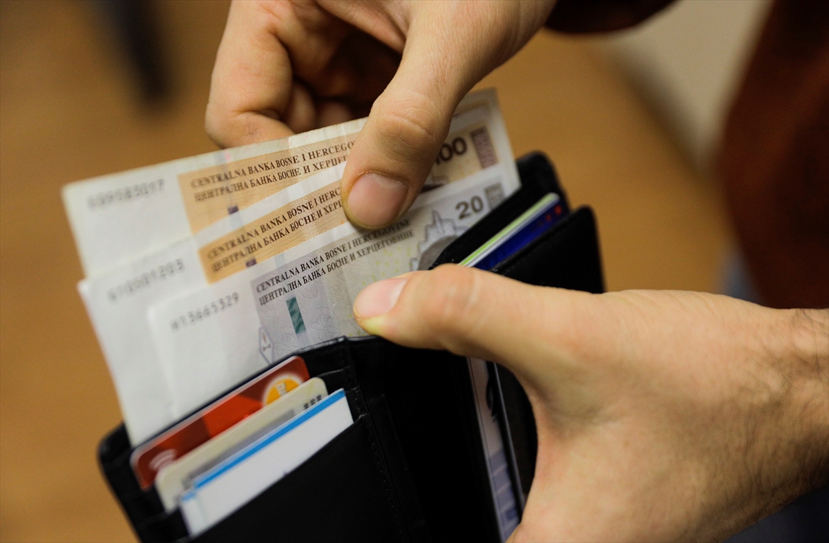 Za 10 godina plata u BiH porasla za 161 KM, manje nego u Srbiji i Hrvatskoj