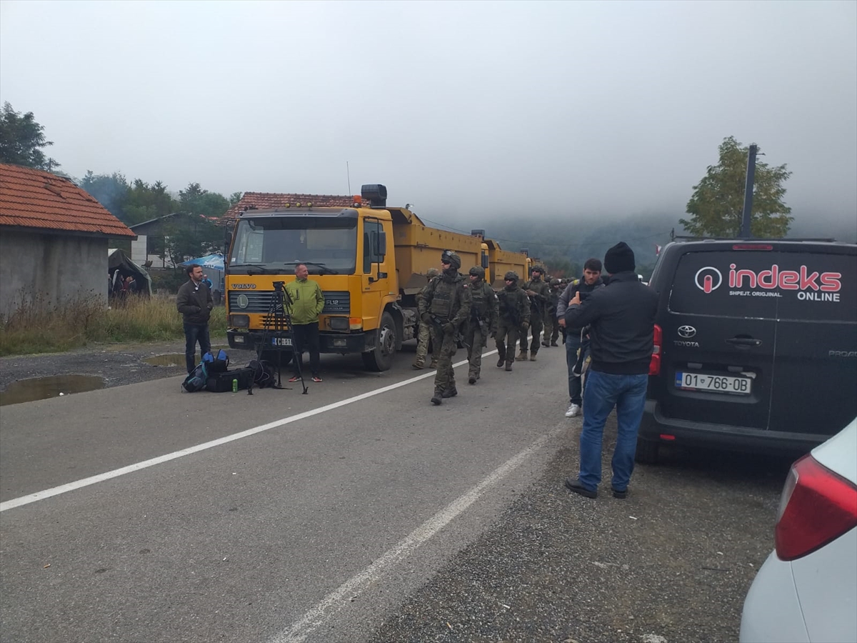 Počelo uklanjanje barikada, s Jarinja se povlače kosovski specijalci