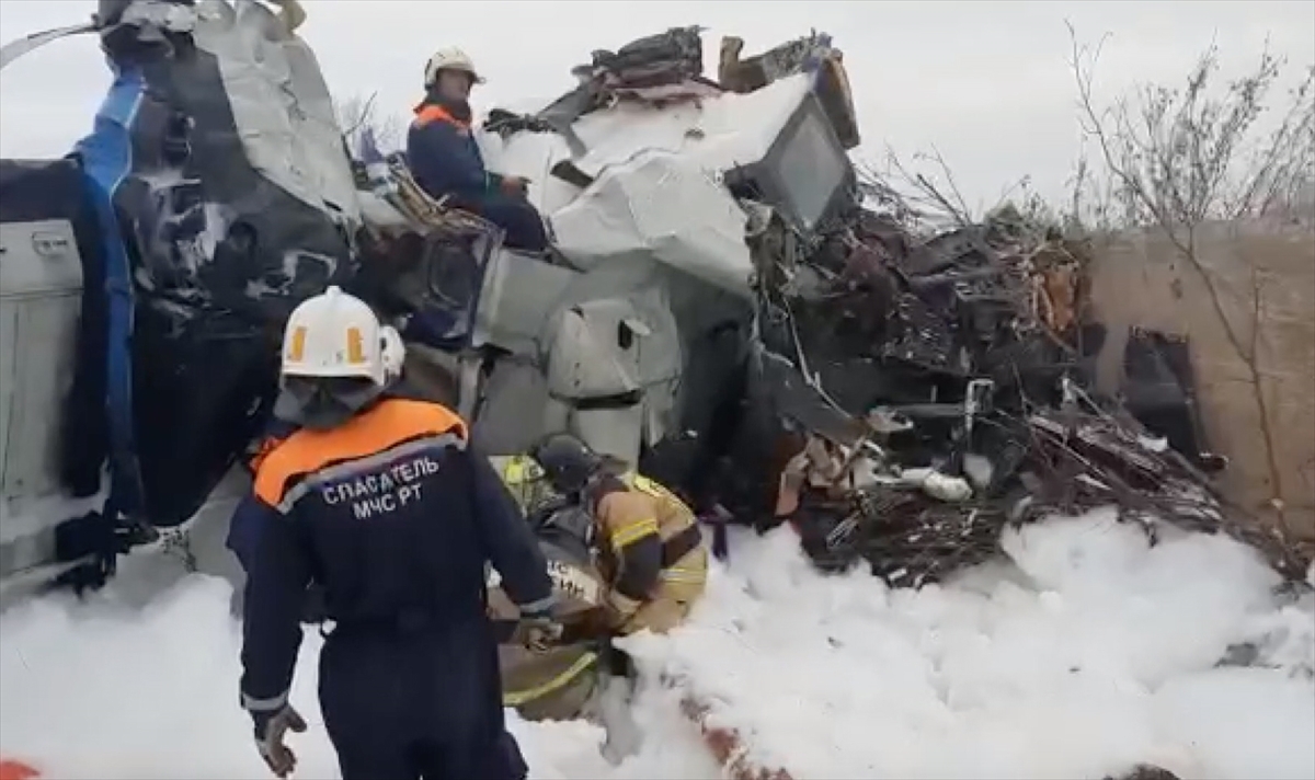 Preživjeli samo padobranci u repu aviona