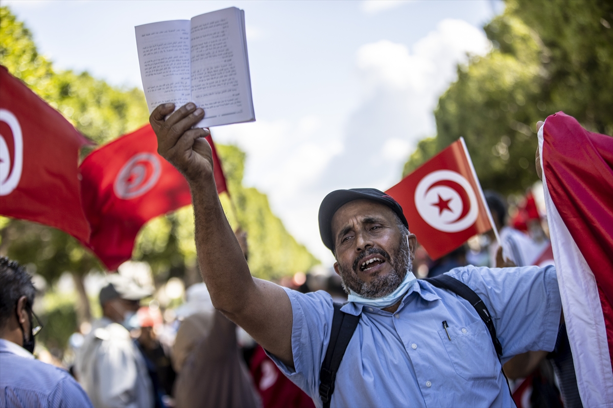 Masovni protesti u Tunisu protiv predsjednika Kaisa Saieda