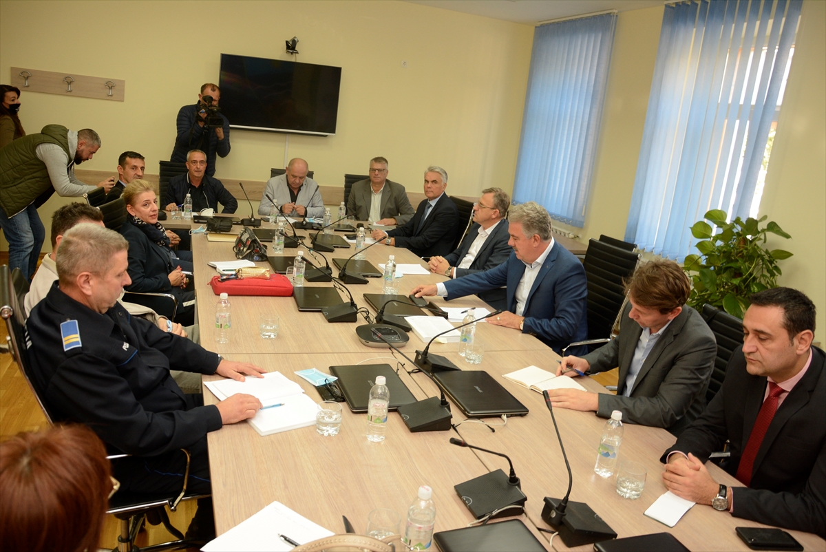 Nakon sastanka s predstavnicima Vlade HNK-a sindikati odustali od štrajka upozorenja
