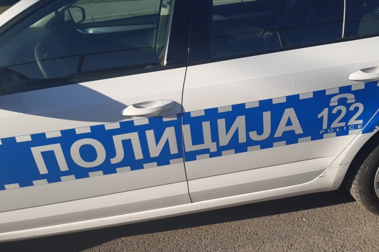 Povrijeđen vozač iz Srpca pri slijetanju auta