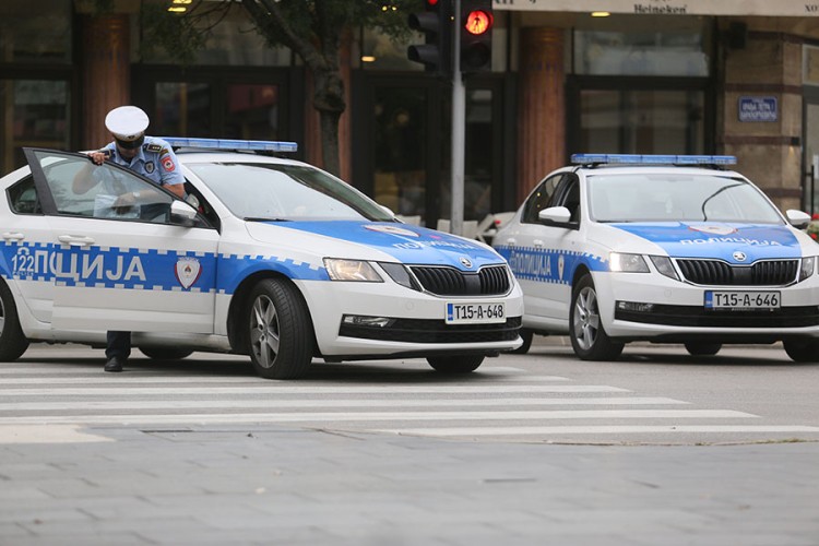 Posjetio kafić sa bombama i noževima pa uhapšen