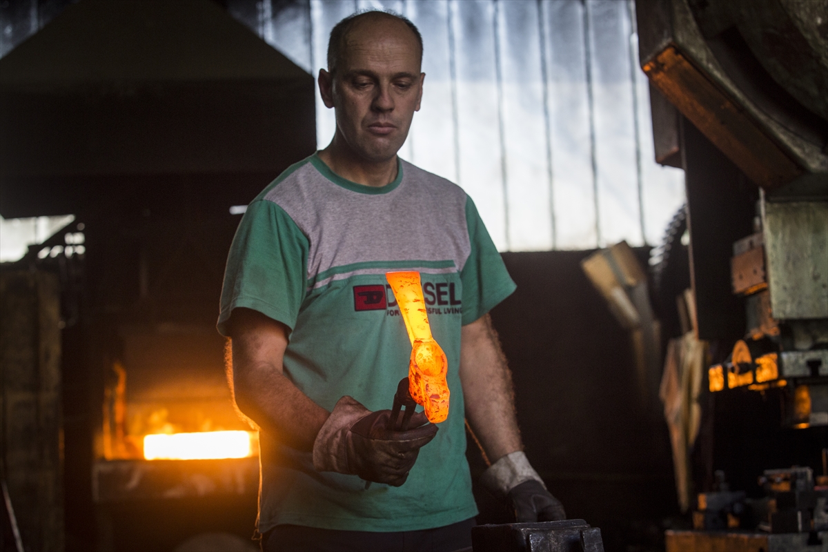 U vremenu kad zanati izumiru, kreševski kovači i dalje kuju i izvoze