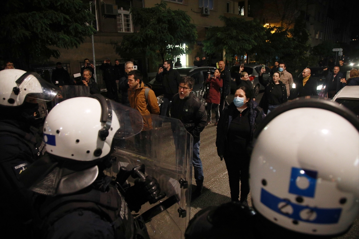 Građani protestovali protiv murala ratnog zločinca Mladića u Beogradu
