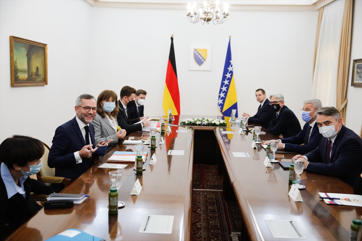 Komšić i Džaferović s Rothom razgovarali o situaciji u BiH